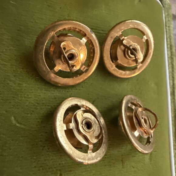 Lot Of 4 Vintage FANCY  Crystal & Gold Tone Buttons - Picture 3 of 7